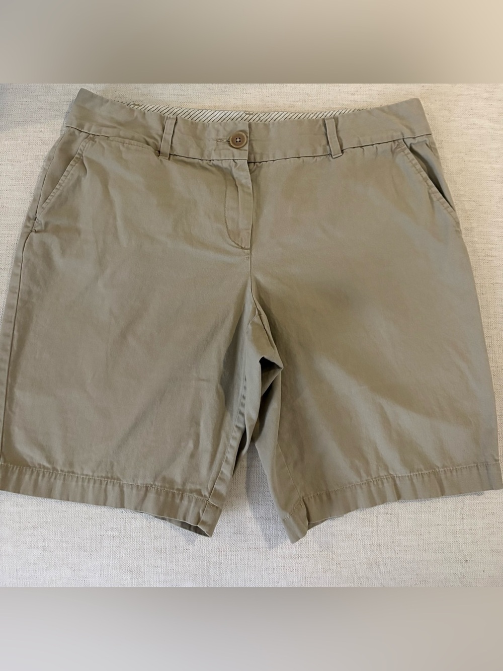 Loft chic khaki/beige shorts front and back pockets size 10 comfortable stylish - Picture 3 of 6